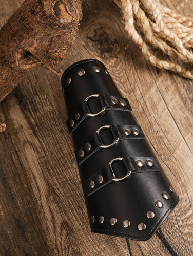 Brazalete Gótico Haquil: Pulsera Tipo Guantelete De Piel Si