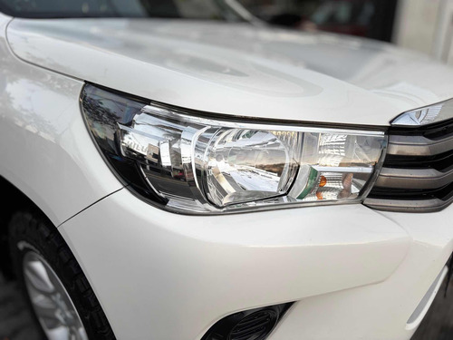 Toyota Hilux 2.7 Cabina Doble Sr Mt