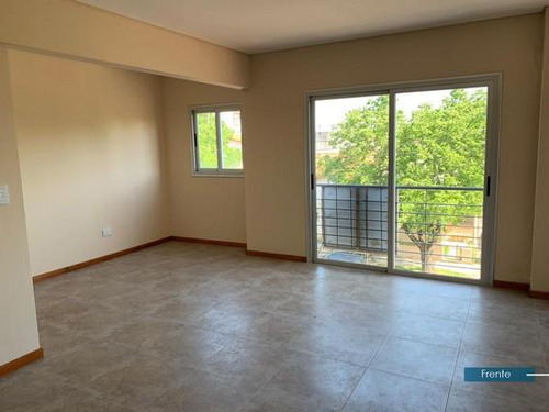 Depto. En Alquiler En Castelar Centro Ambiente Y Medio Con Cochera Apto Prof.