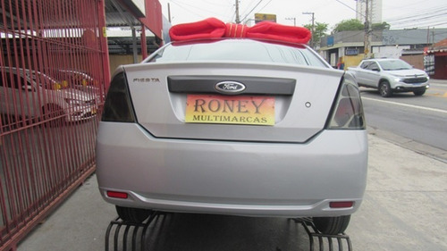 Imagem 5 de 10 de Ford Fiesta Sedan 1.0 Flex