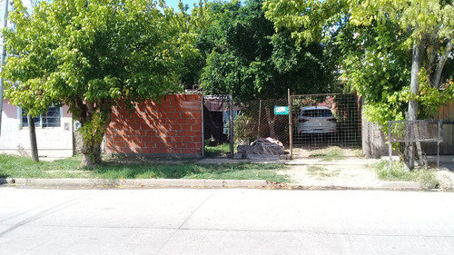 Se Vende Terreno En Don Torcuato, Con Casa Construido De Material.