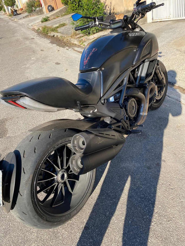Imagem 4 de 8 de Ducati Diavel Dark
