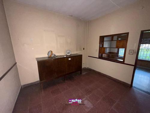 Venta De Casa 4 Ambientes Sobre Dos Lotes - Isidro Casanova