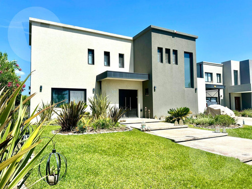 Casa A Laguna En Venta - Barrio Los Talas, Canning