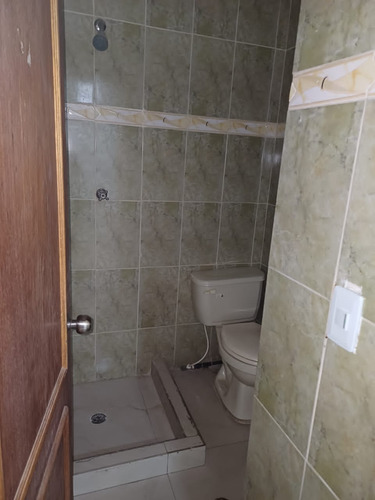 Local En Alquiler De 32m2 Con Baño , Camino Real, Barcelona