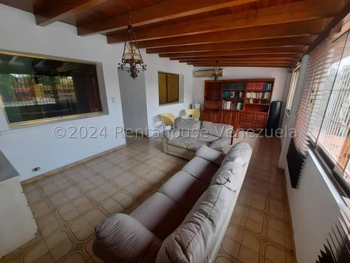 Casa Tipo Dúplex En Alquiler. Urb. Los Palos Grandes.