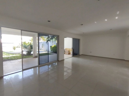 Casa Minimalista En Burgos De Cuernavaca, Temixco Morelos.