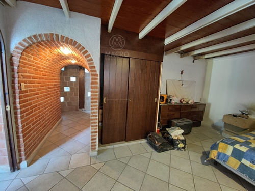 Casa En Venta En Col. Las Brisas, Temixco, Morelos Con Alberca Y Jardín.