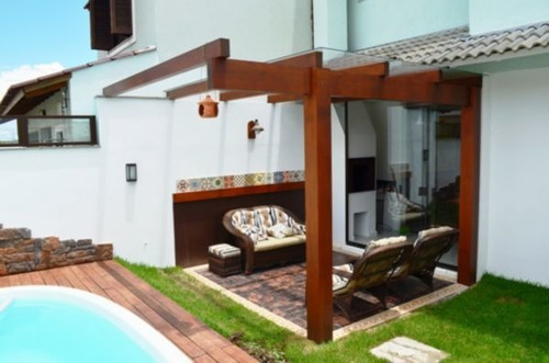 Casa Em Hípica Com 3 Dormitórios - Mi9268