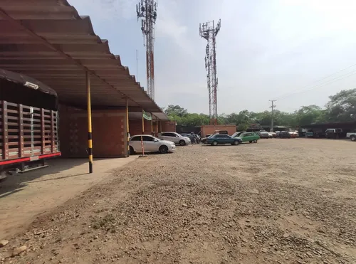 Local En Arriendo En Avenida Libertadores. Cod A25871