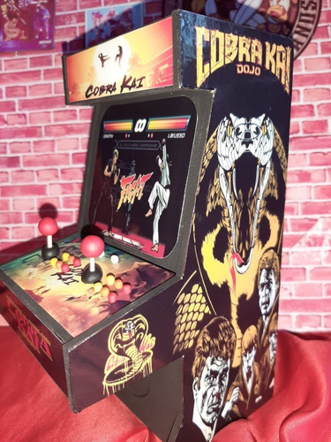 Cobra Kai Alcancía Con Forma De Árcade 