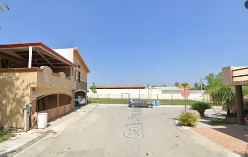Casa En Remate Bancario En Callejon De Los Olivos , Las Alamedas , Montemorelos, Nuevo Leon.