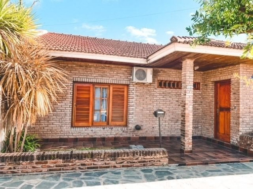 Casa  En Venta Ubicado En Brandsen,  G.b.a. Zona Sur