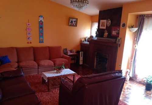 Imagen 11 de 27 de Casa 4 Dormitorios, 2 Baños + Amplio Jardín C/piscina + Casa/departamento En El Fondo + 2 Garages