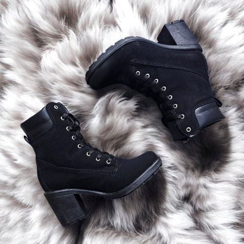 Botas Negras Urbanas Con Cordones De Tubo Medio Tipo Gamuza