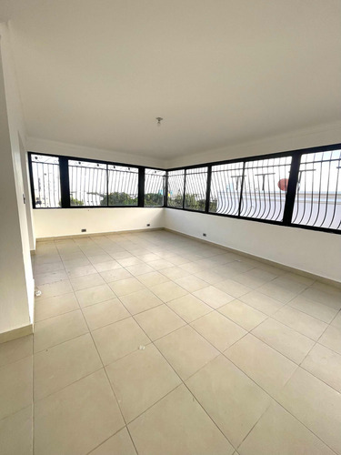 Apartamento Tipo Penthouse Ubicado En Zona Privilegiada