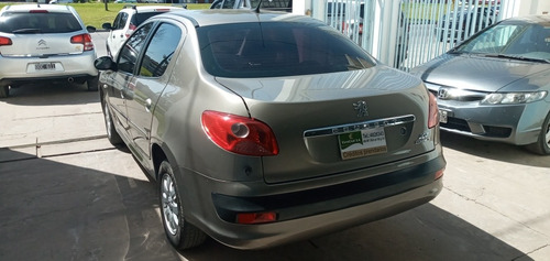 Peugeot 207 1.4 Sedan Xs 2010