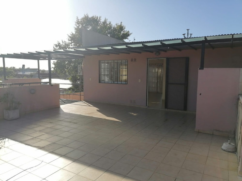 Excelente Depto. De 2 Ambientes Y Terraza Propia En Quilmes, Esquina De Lavalle Y San Lorenzo.