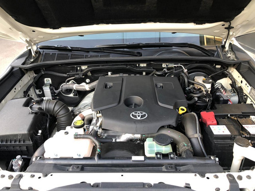 Toyota Hilux 2.8 Cd Srx 177cv 4x4 At 2017