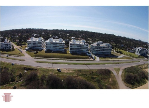 Alquiler Primera Linea En Playa Mansa , Pent-house - Ref: 10827