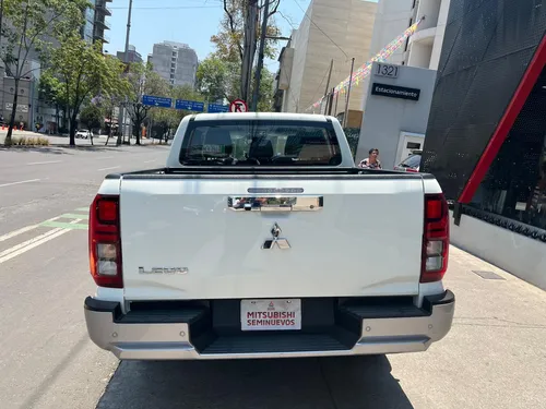 Mitsubishi L200 2025