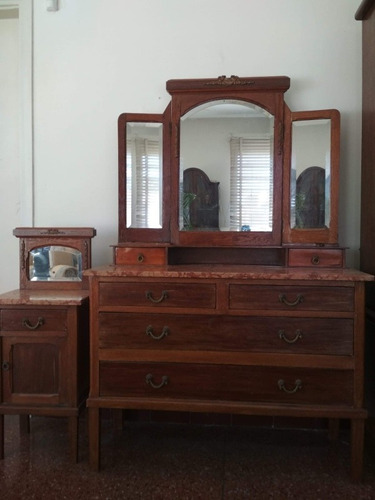 Cómoda Y  Mesa De Luz De Roble. Muebles Antiguos 