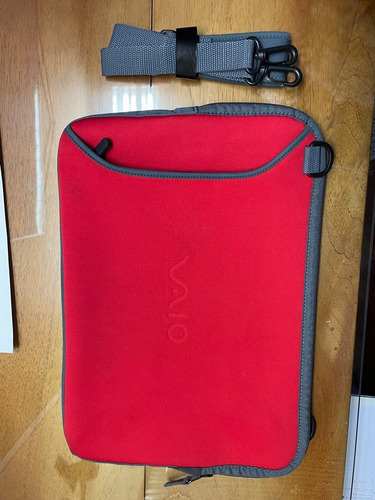 Funda Notebook Sony Vaio Hasta 15.5 Neoprene Rojo Reversible