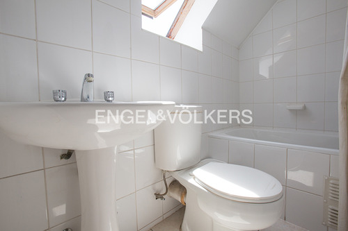 Venta Casa San Carlos De Apoquindo/ Condominio