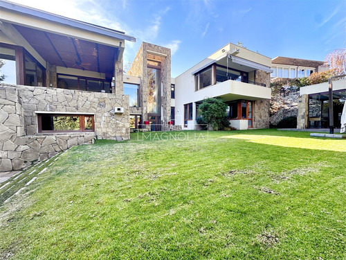 Casa En Arriendo De 7 Dorm. En Lo Barnechea