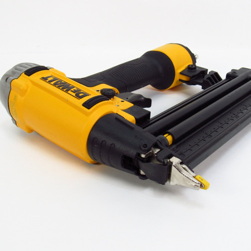 Dewalt Kit De Compresora Y Martillo Neumático Clavadora