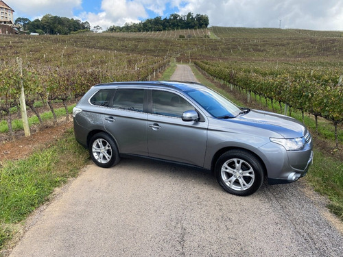 Imagem 8 de 15 de Mitsubishi Outlander 3.0 V6 Gt 4x4 7 Lugares - 2015