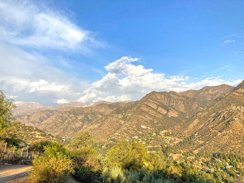 Casa De 4 Dormitorios Con Increíble Vista A Santiago