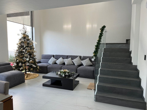 Doble Altura, Amplio Jardín, Vapor- La Vista Residencial