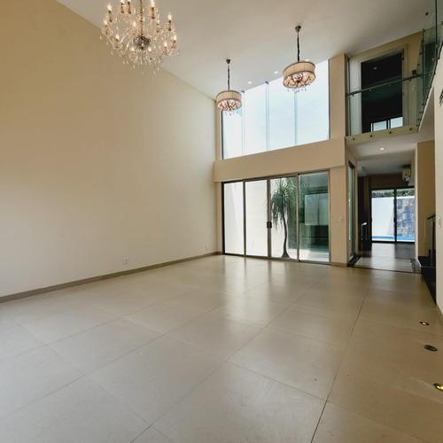 Casa En Venta En Veracruz Con Alberca, Fracc. Las Palmas De Medellín, Ver.