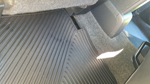 Nissan Tiida 1.8 Sl Flex 5p