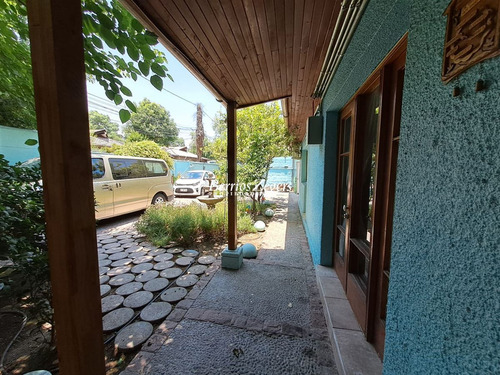 Casa En Venta De 6 Dorm. En La Reina