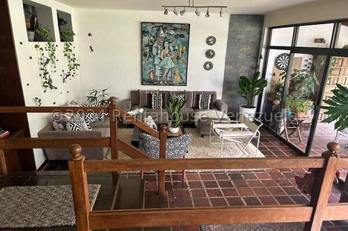 En Venta Casa Varios Niveles Ubicada En Buena Zona Del Hatillo 24-28093