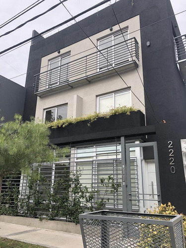 Imagen 1 de 18 de Casa Duplex A Estrenar En Castelar Norte - 3 Ambientes Con Cochera Y Parque - Financia