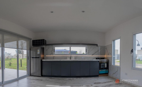 Casa En Alquiler O Venta. A Estrenar. Barrio Horizontes Al Sur. Canning.