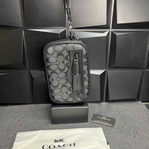 Neceser Cosmetiquera Unisex Sobaquera Con Cierre Y Muñequera Gris Claro Sintético