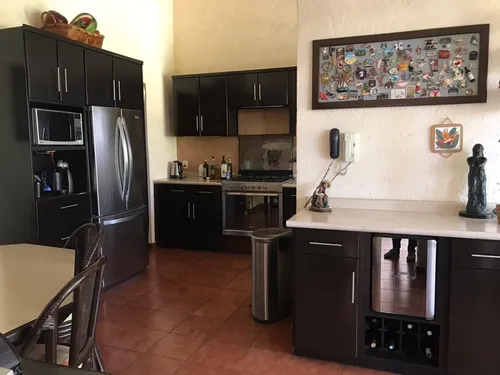 Casa En Venta Con Seguridad 24/7, Alberca Y 4 Rec. En Palmira... 7,700,000