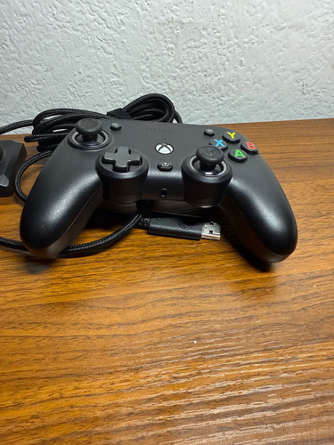 Control Alambrico Pro Compac Compatible Con Xbox One X/s Pc (Usado)