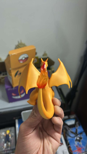 Pokémon World Scale Charizard Shiny Nintendo 1/20 (Usado)