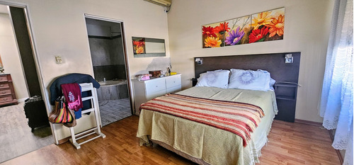 Casa Chalet En Venta En Villa Sarmiento, Morón, G.b.a. Zona Oeste, Permuta Por Depto En Caba O Haedo