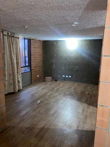 Apartamento Con Zonas Comunes, 3 Dormitorios Y Un Baño
