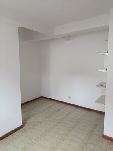 Venta Oficina Comercial De 2 Ambientes Con Baño Privado En Microcentro De Bariloche
