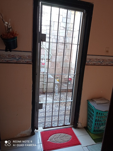 Inmobiliaria Vende Casa En Barrio Perez Castellanos
