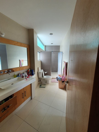 Se Vende Casa En Claustros De Las Misiones, Centro Sur De 3 Niveles, Ubicadísima