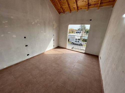 Imagen 10 de 16 de Triplex En Venta En José C. Paz Céntrico
