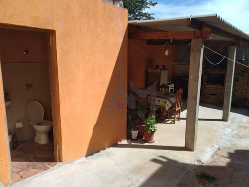 Casa Com 3 Dormitórios, Sala, Cozinha, Banheiro, Churrasqueira Coberta E Com Banheiro... - Ca0056